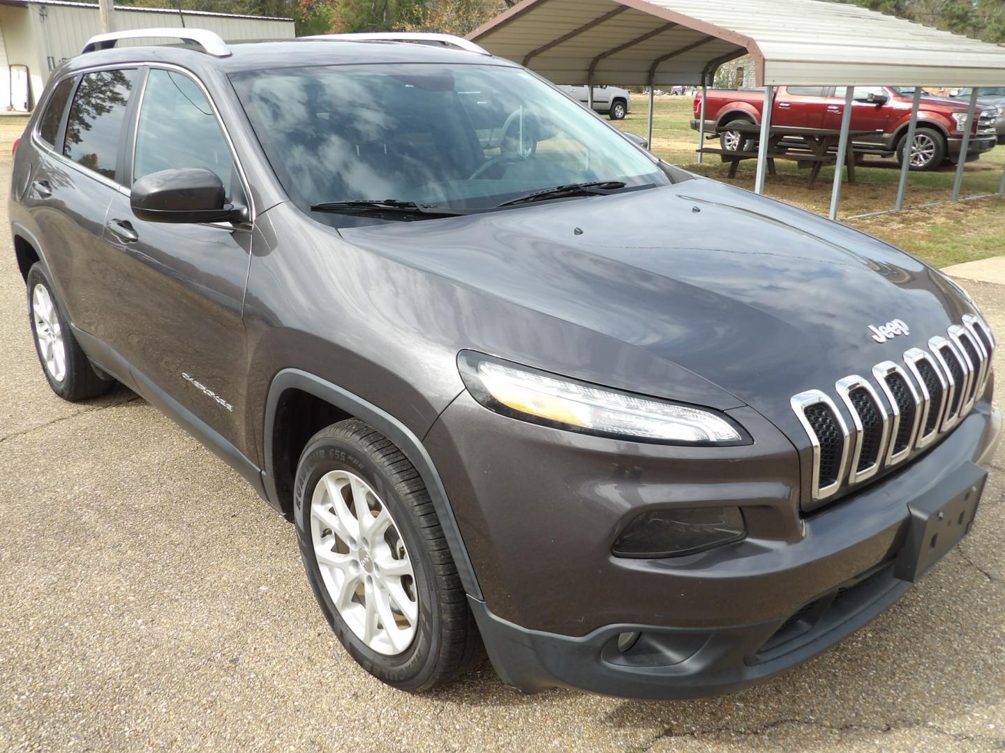 2018 Granite Crystal Metallic /Black Jeep Cherokee (1C4PJLLB9JD) , located at 401 First NE, Bearden, AR, 71720, (870) 687-3414, 33.726528, -92.611519 - Photo#31